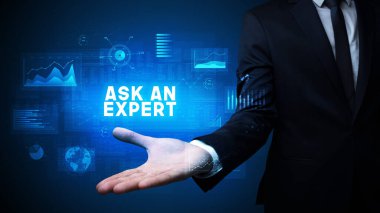 Motivasyon mesajı taşıyan iş adamının eli