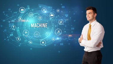 Modern teknolojiyi düşünen bir iş adamı.