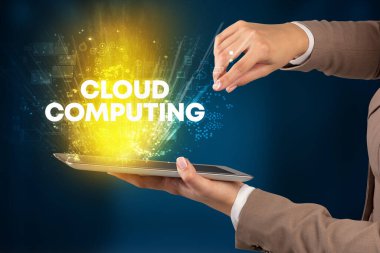 Yazılı dokunmatik ekranın yakın plan görüntüsü