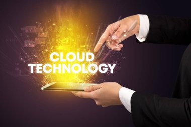 Yazılı dokunmatik ekranın yakın plan görüntüsü