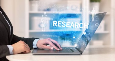 Doktor sağlık kontrolü yapıyor.