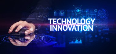 El ele tutuşan kablosuz çevre, modern teknoloji kavramı