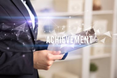 Tablet kullanarak elleri kapat