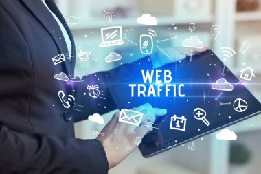 Sosyal Ağ Kullanan Bir Kişinin Yakın Çekimi