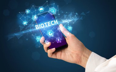 Teknoloji kavramına sahip akıllı telefon kullanımı