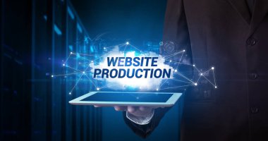 Tablet tutan kişi, teknoloji konsepti