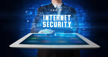 Tablet tutan kişi, güvenlik kavramı