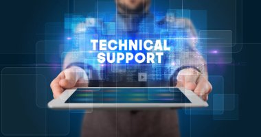 Tablet tutan kişi, teknoloji konsepti