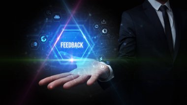 Toplumsal yazıyı tutan adam.