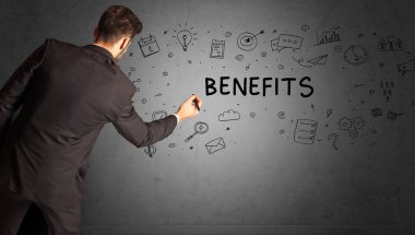 İş adamı yaratıcı bir fikir çiziyor.