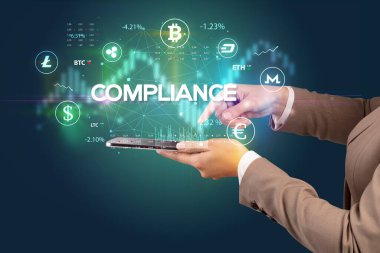 Yazılı dokunmatik ekranın yakın plan görüntüsü