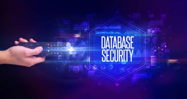 El ele tutuşan kablosuz çevre, siber güvenlik kavramı