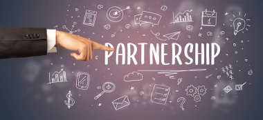 İşletme yazıtlarına işaret eden kırpılmış elin yakın çekimi