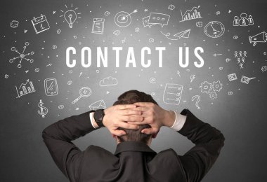 Bir iş adamının arkadan görünüşü