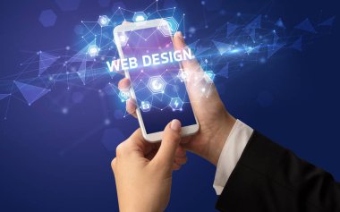 Teknoloji kavramına sahip akıllı telefon kullanımı