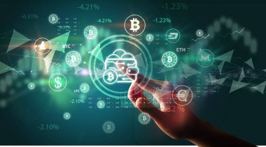 İş adamı multimedya dokunmatik ekranında para birimi simgesini elle itiyor