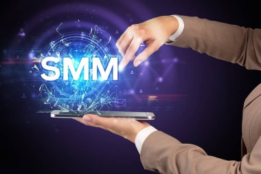 Kısaltmalı dokunmatik ekranın yakın plan görüntüsü.