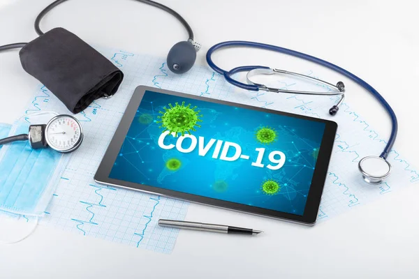 Yazılı bir tablet pc 'nin yakın görüntüsü