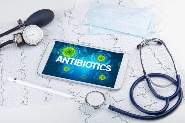 Yazılı bir tablet pc 'nin yakın görüntüsü