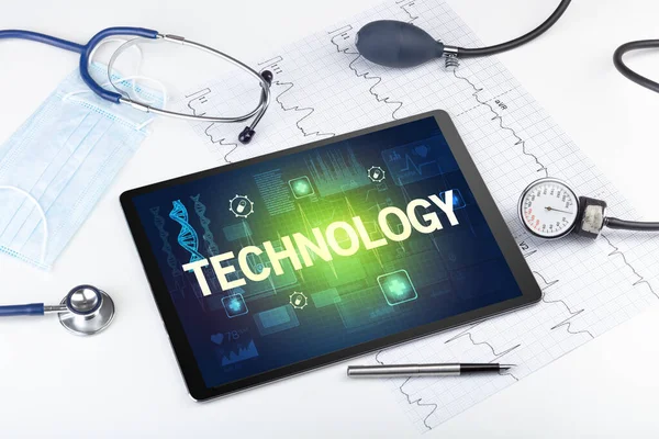 Tablettdator och medicinsk utrustning — Stockfoto