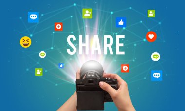 Sosyal medya içeriğini yakalamak için kamera kullanılıyor