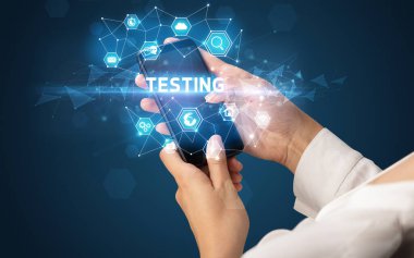 Teknoloji kavramına sahip akıllı telefon kullanımı