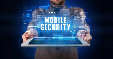 Tablet tutan kişi, güvenlik kavramı