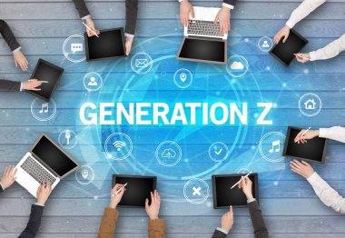 Bir grup insan toplantı yapıyor.