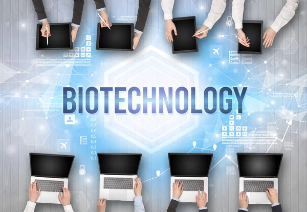 Ofiste Çalışan Meşgul İnsanlar Grubu, teknoloji konsepti