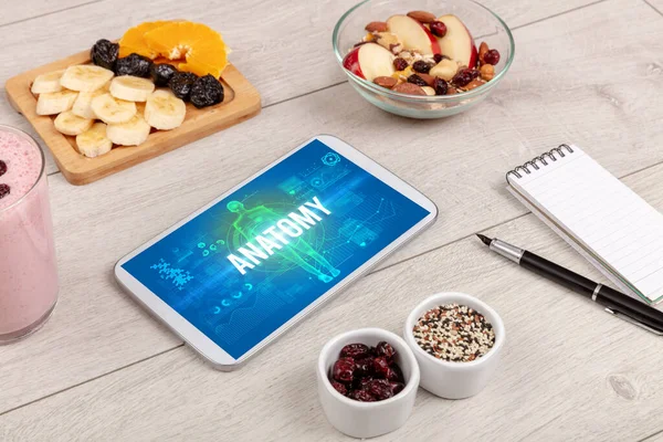 Tablet PC con frutas, concepto médico —  Fotos de Stock