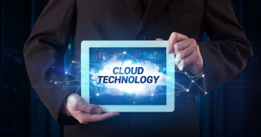 Tablet tutan kişi, teknoloji konsepti