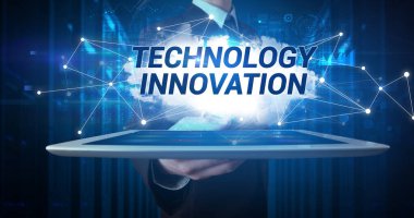 Tablet tutan kişi, teknoloji konsepti