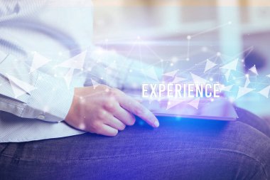 Tablet kullanarak elleri kapat