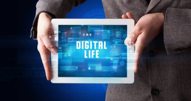 Tablet tutan kişi, güvenlik kavramı