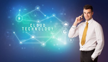 Teknolojiyi düşünen bir iş adamı.