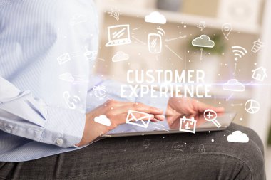 Sosyal Ağ Kullanan Bir Kişinin Yakın Çekimi