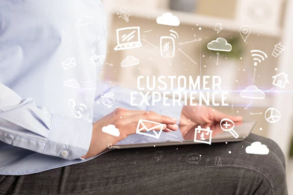 Sosyal Ağ Kullanan Bir Kişinin Yakın Çekimi