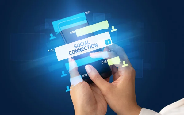 Hand met smartphone met social media concept — Stockfoto