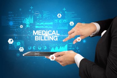 Tıbbi yazıyla dokunmatik ekranın yakın plan görüntüsü