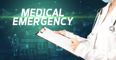 Doktor panoya notlar yazıyor, tıbbi teşhis konsepti.