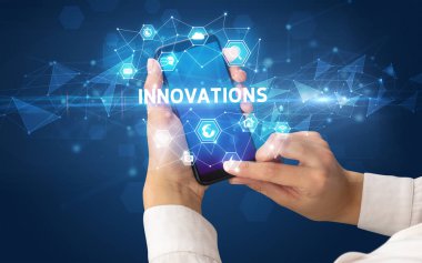 Teknoloji kavramına sahip akıllı telefon kullanımı