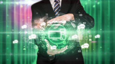 İş adamı teknoloji simgesi tutuyor