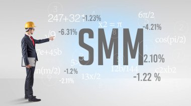 Kısa şapkalı mühendis.