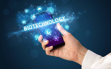 Teknoloji kavramına sahip akıllı telefon kullanımı