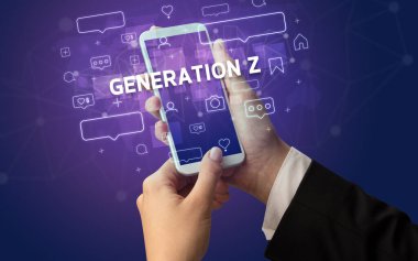 Sosyal medya kavramına sahip akıllı telefon kullanımı