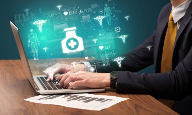 İnternette tıbbi sorunlar için el taraması