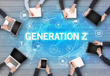 Bir grup insan toplantı yapıyor.