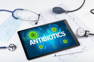 Yazılı bir tablet pc 'nin yakın görüntüsü