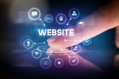 Web teknolojisi simgeleriyle tablete dokunmak