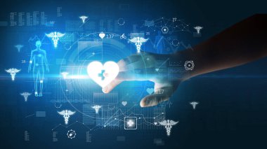 Doktor el, ekranda tıbbi sembollü fütüristik sağlık aygıtı kullanıyor.